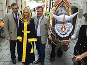 Wiesn-Stadtrat Georg Schlagbauer, Laila Noeth, Bürgermeister Joseph Schmid